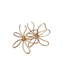 Charger l'image dans la galerie, Boucles fleur métal
